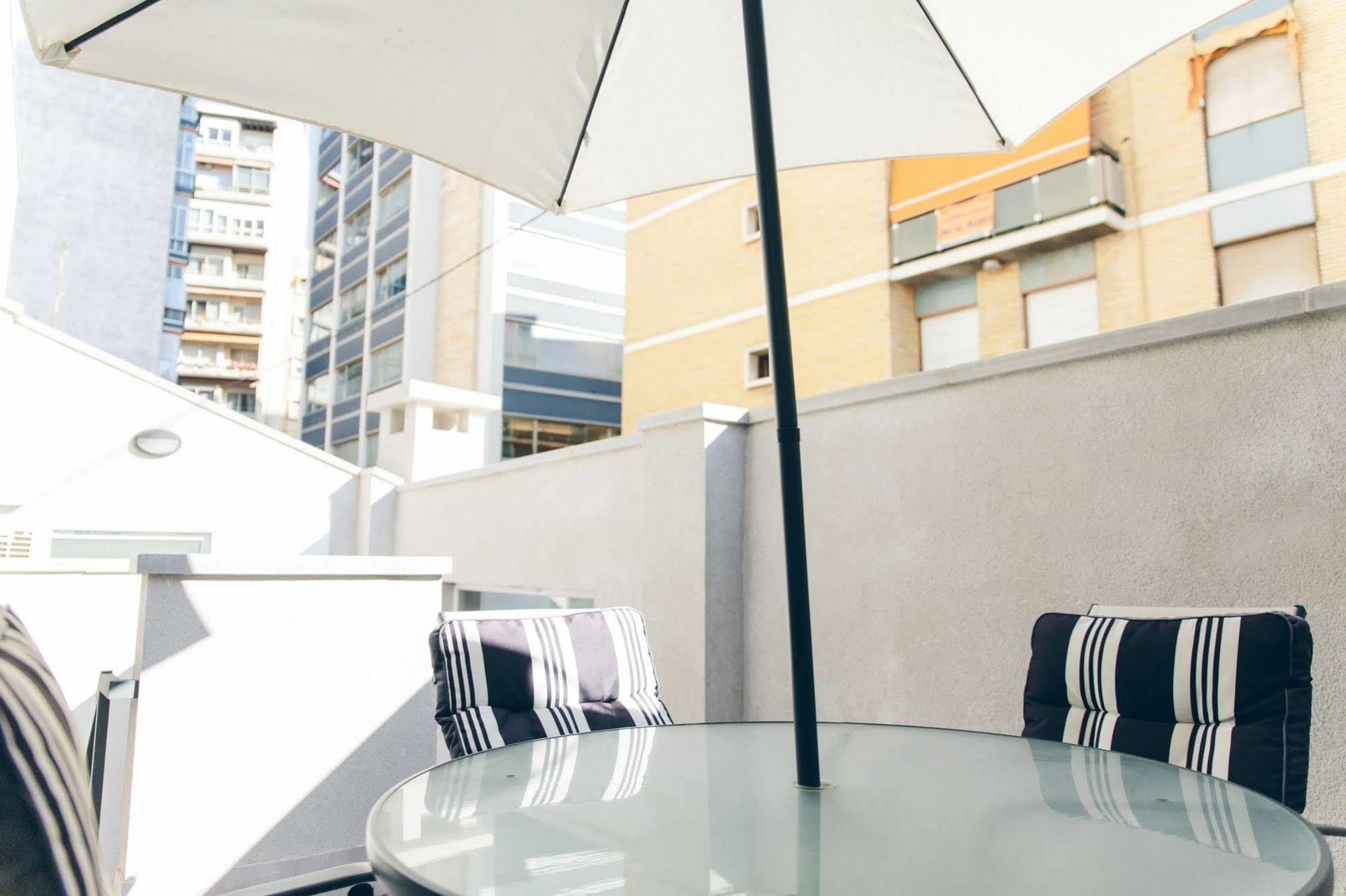 The Lucky Flats - Artilleros Alicante Bagian luar foto