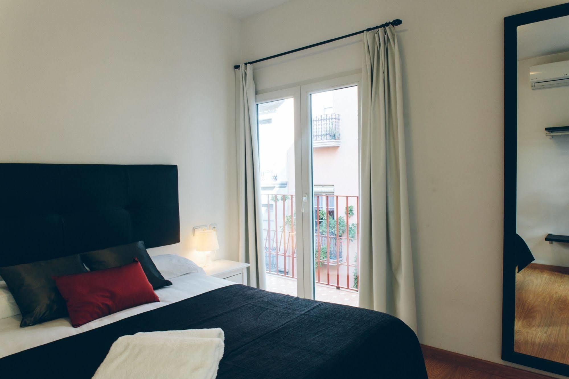 The Lucky Flats - Artilleros Alicante Bagian luar foto