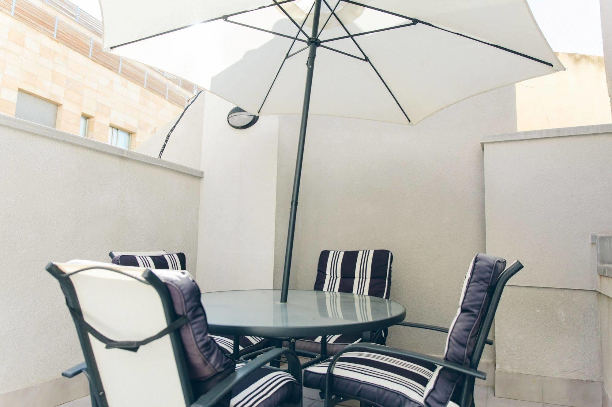 The Lucky Flats - Artilleros Alicante Bagian luar foto